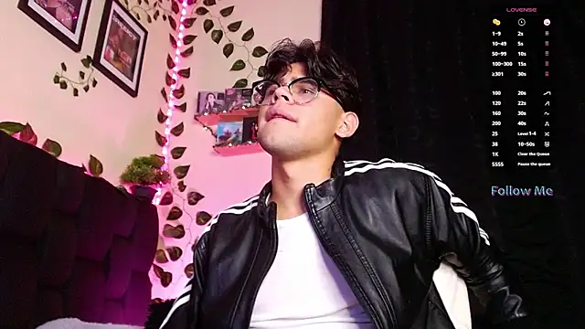 isaac-saenz online show from February 24, 9:52 pm