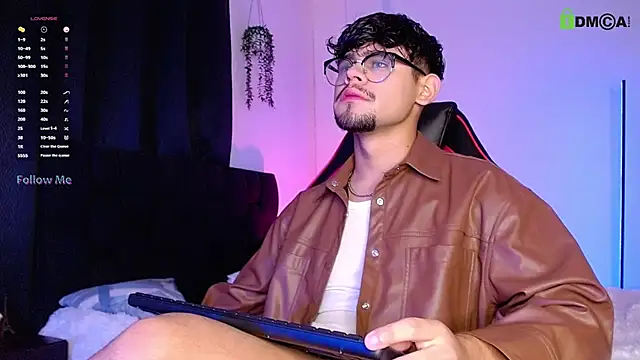 Snapshot of isaac-saenz chatting on October 12, 11:21 pm isaac-saenz online show from October 12, 11:21 pm