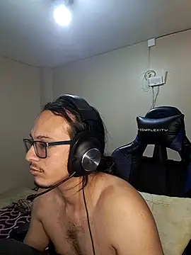 Snapshot of cholitohermoso chatting on March 2, 10:02 pm cholitohermoso online show from March 2, 10:02 pm