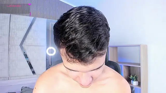 JacobRoberts1 online show from December 17, 9:21 pm