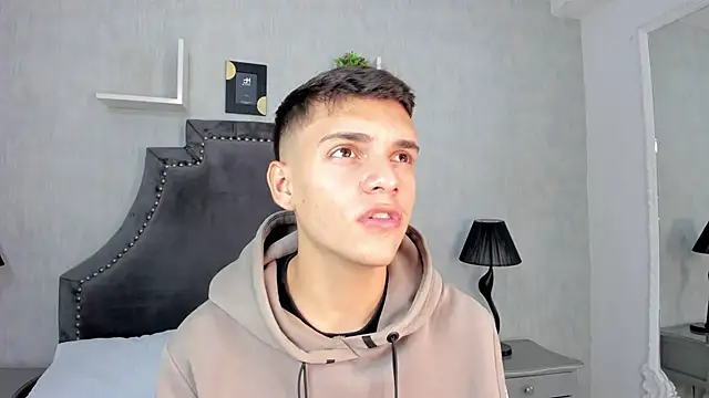 Snapshot of JacobRoberts1 chatting on October 24, 5:09 am JacobRoberts1 online show from October 24, 5:09 am