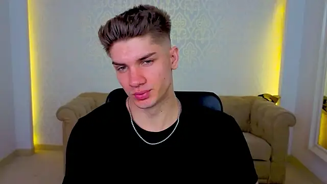 MaxKaiden online show from April 24, 11:45 am