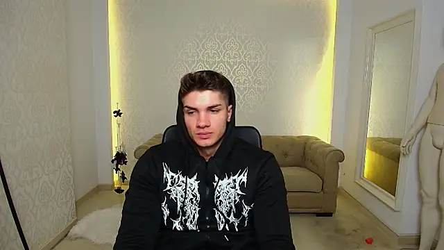 MaxKaiden online show from November 10, 5:45 am