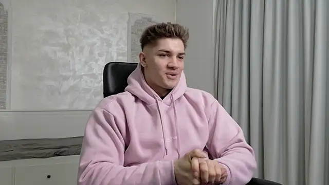 MaxKaiden online show from April 3, 4:31 am