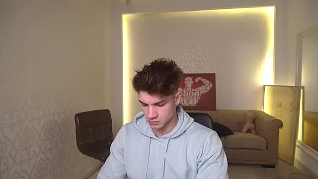 Snapshot of MaxKaiden chatting on March 7, 5:18 am MaxKaiden online show from March 7, 5:18 am