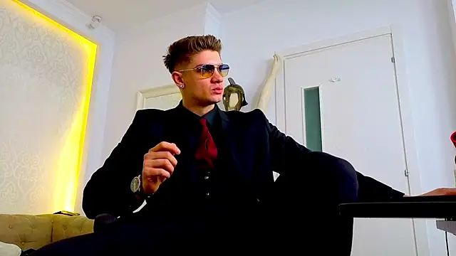 MaxKaiden online show from April 18, 4:58 am