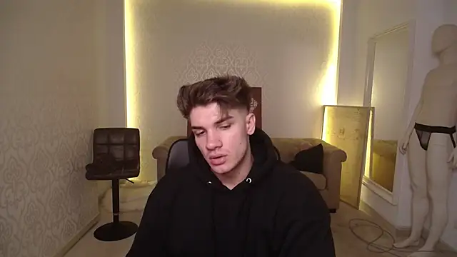 Snapshot of MaxKaiden chatting on March 1, 5:09 am MaxKaiden online show from March 1, 5:09 am