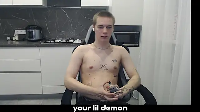 yourlildemon online show from February 23, 7:04 pm