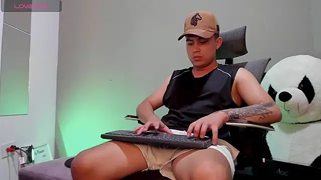 mattiwsmorris  online show from October 24, 7:43 am