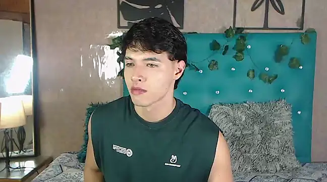 Snapshot of LiamAndrewzz chatting on March 9, 8:42 pm LiamAndrewzz online show from March 9, 8:42 pm