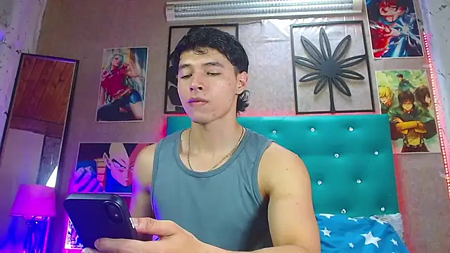 Snapshot of LiamAndrewzz chatting on October 4, 7:18 pm LiamAndrewzz online show from October 4, 7:18 pm