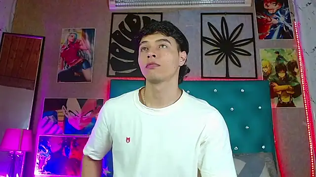 LiamAndrewzz online show from April 26, 9:18 am