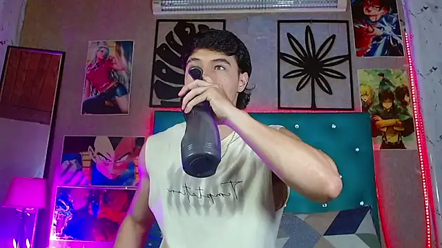 LiamAndrewzz online show from April 28, 4:28 am