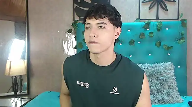 Snapshot of LiamAndrewzz chatting on February 18, 6:49 pm LiamAndrewzz online show from February 18, 6:49 pm