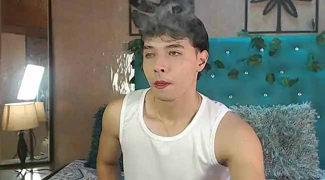 Snapshot of LiamAndrewzz chatting on February 25, 6:42 pm LiamAndrewzz online show from February 25, 6:42 pm