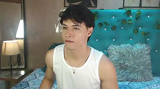 Snapshot of LiamAndrewzz chatting on March 5, 4:35 pm LiamAndrewzz online show from March 5, 4:35 pm