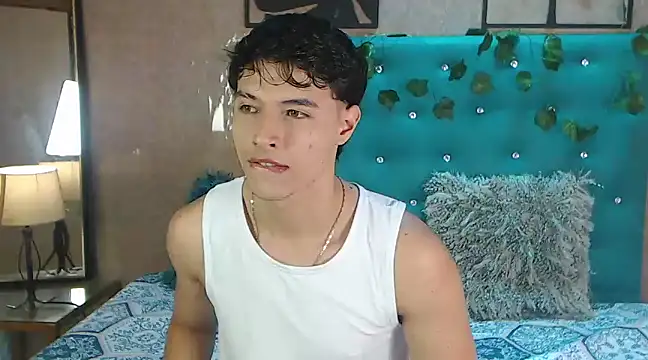 Snapshot of LiamAndrewzz chatting on March 6, 5:22 pm LiamAndrewzz online show from March 6, 5:22 pm