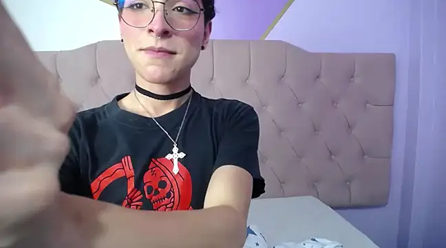 Snapshot of Damiian21_ chatting on February 21, 2:06 pm Damiian21 online show from February 21, 2:06 pm