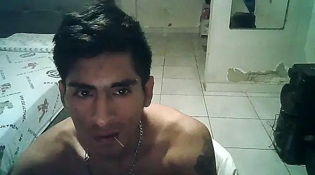 Snapshot of LeonRoots chatting on February 17, 12:43 am LeonRoots online show from February 17, 12:43 am