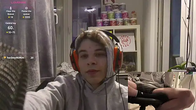 Snapshot of PainterHase chatting on February 17, 6:04 pm PainterHase online show from February 17, 6:04 pm