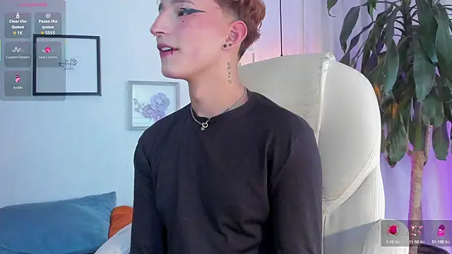 Snapshot of iiangel_ chatting on October 8, 3:44 am iiangel online show from October 8, 3:44 am