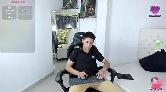 Angel Medina online show from March 9, 2:21 pm