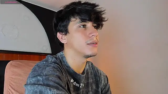 Allex Cano online show from March 4, 8:49 pm