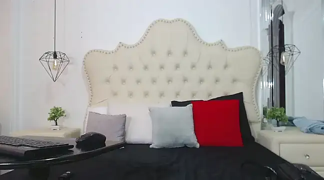 CamilowhiteS online show from March 12, 8:31 pm