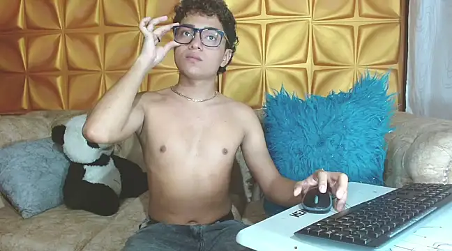 CamilowhiteS online show from March 18, 10:48 pm