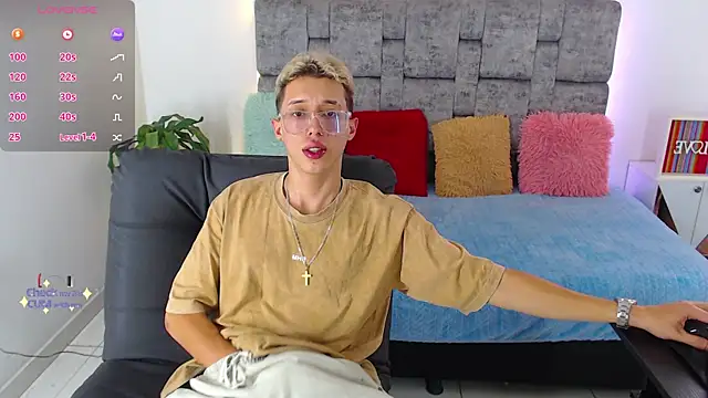 skinny bigcock02 online show from December 3, 9:10 pm