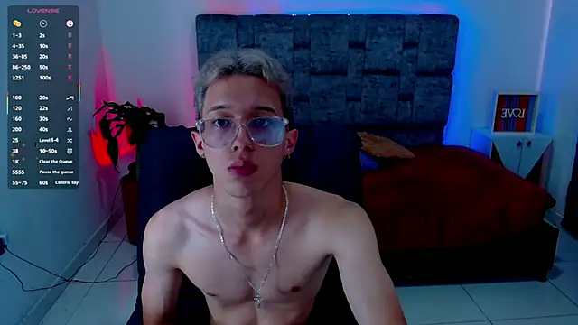 Snapshot of skinny_bigcock02 chatting on October 7, 8:02 pm skinny bigcock02 online show from October 7, 8:02 pm