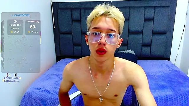 Snapshot of skinny_bigcock02 chatting on September 29, 6:26 pm skinny bigcock02 online show from September 29, 6:26 pm