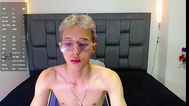 Snapshot of skinny_bigcock02 chatting on October 6, 6:23 pm skinny bigcock02 online show from October 6, 6:23 pm