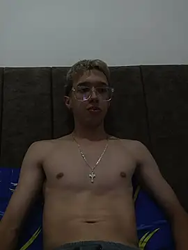 Snapshot of skinny_bigcock02 chatting on October 14, 4:41 am skinny bigcock02 online show from October 14, 4:41 am