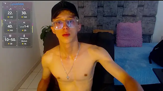 Snapshot of skinny_bigcock02 chatting on October 1, 9:30 pm skinny bigcock02 online show from October 1, 9:30 pm