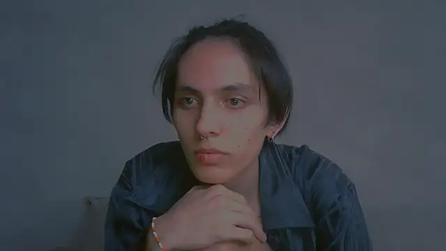 Snapshot of oli_vers chatting on September 20, 1:44 pm oli vers online show from September 20, 1:44 pm