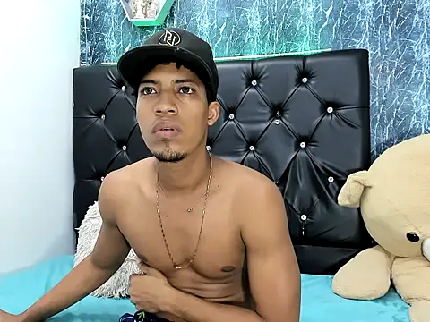 Snapshot of ariel_andres_bigcock24 chatting on September 18, 11:18 pm ariel andres bigcock24 online show from September 18, 11:18 pm