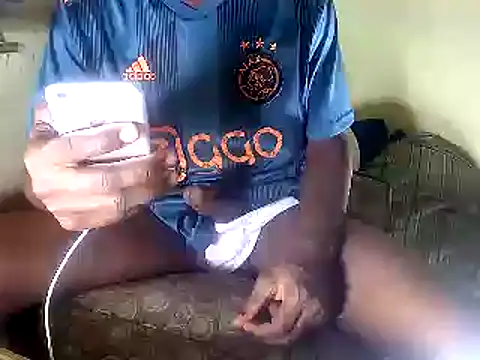 Snapshot of justyou2025 chatting on March 6, 9:42 pm justyou2025 online show from March 6, 9:42 pm