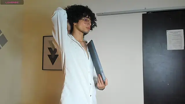 Snapshot of andres_ocasio chatting on October 15, 2:52 am andres ocasio online show from October 15, 2:52 am