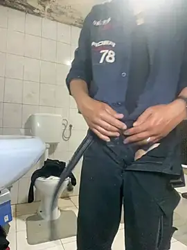 rogerdik76 online show from April 19, 8:22 pm