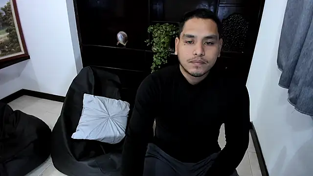 Snapshot of maxflurry_ chatting on March 11, 7:58 am maxflurry online show from March 11, 7:58 am