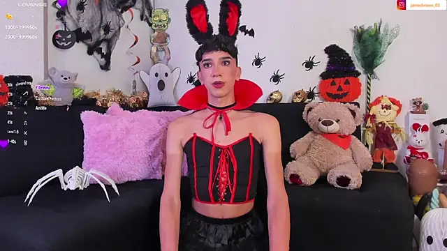 Snapshot of James_BrownT chatting on October 16, 2:19 am James BrownT online show from October 16, 2:19 am