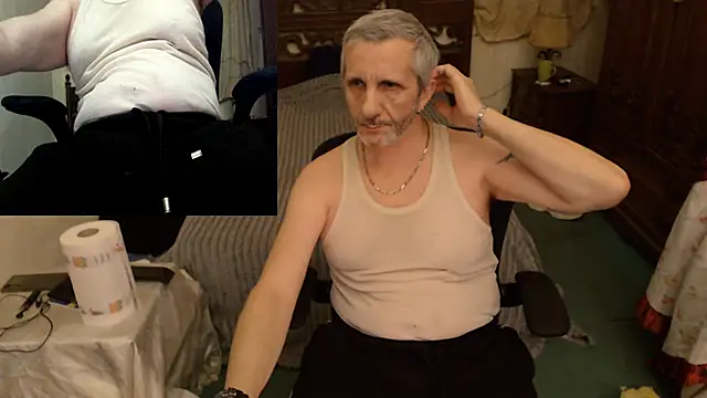 maxdaddy690 online show from November 28, 10:44 pm