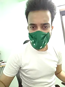 cuteboyhot18 online show from March 3, 7:39 am