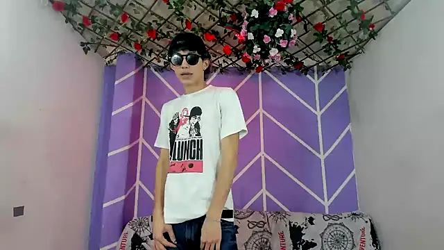 Snapshot of Maxxi_hot23 chatting on October 11, 8:13 pm Maxxi hot23 online show from October 11, 8:13 pm