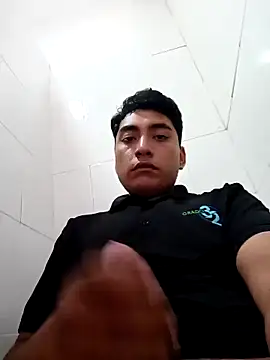 crisssalazar online show from April 20, 9:39 pm