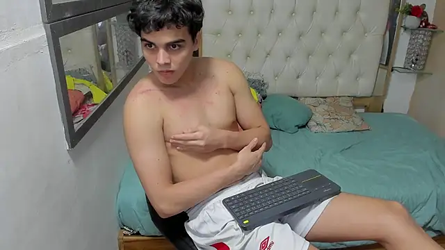 Snapshot of heiker_ chatting on October 13, 3:56 am heiker online show from October 13, 3:56 am
