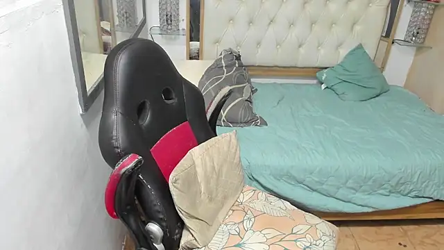 Snapshot of heiker_ chatting on October 2, 2:37 am heiker online show from October 2, 2:37 am