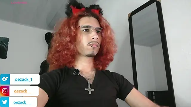 Snapshot of oezack___ chatting on October 30, 7:43 am oezack    online show from October 30, 7:43 am