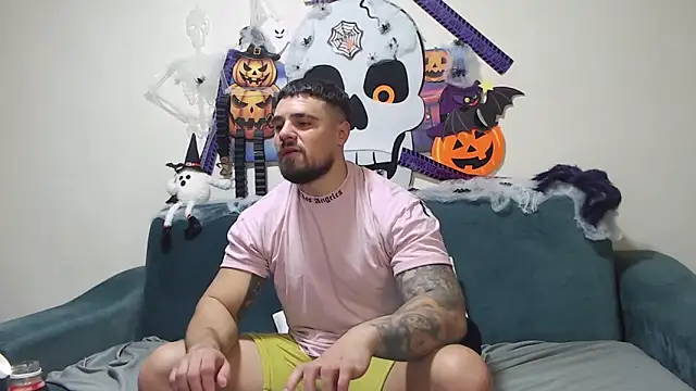 Snapshot of Tiberius_hunk chatting on October 30, 2:07 pm Tiberius hunk online show from October 30, 2:07 pm